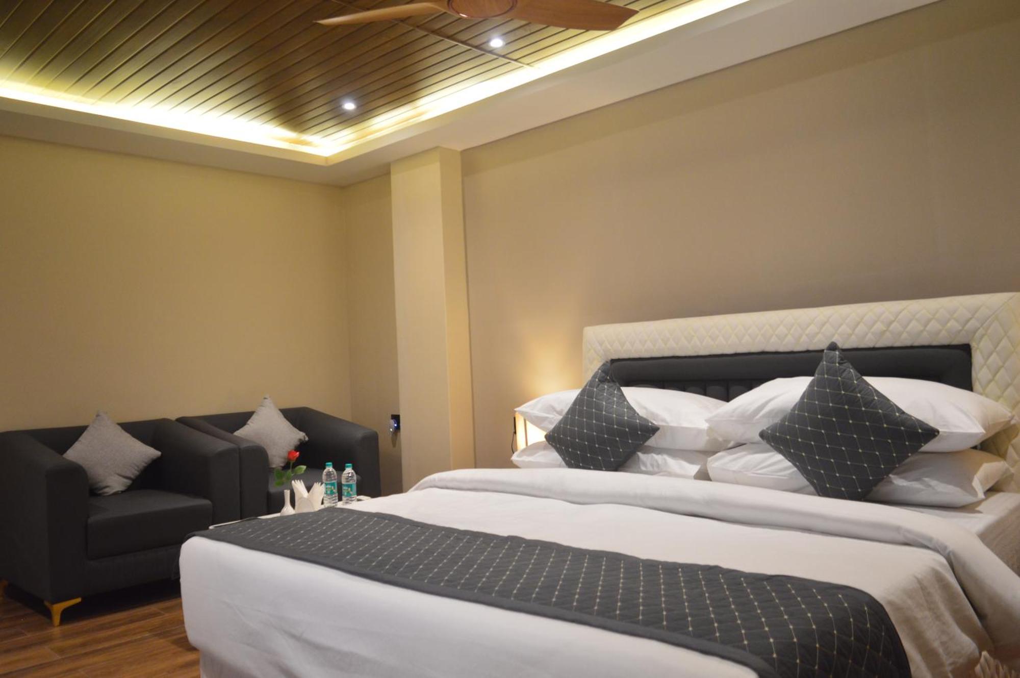 Essence Grandeur Hotel Guwahati Exterior foto