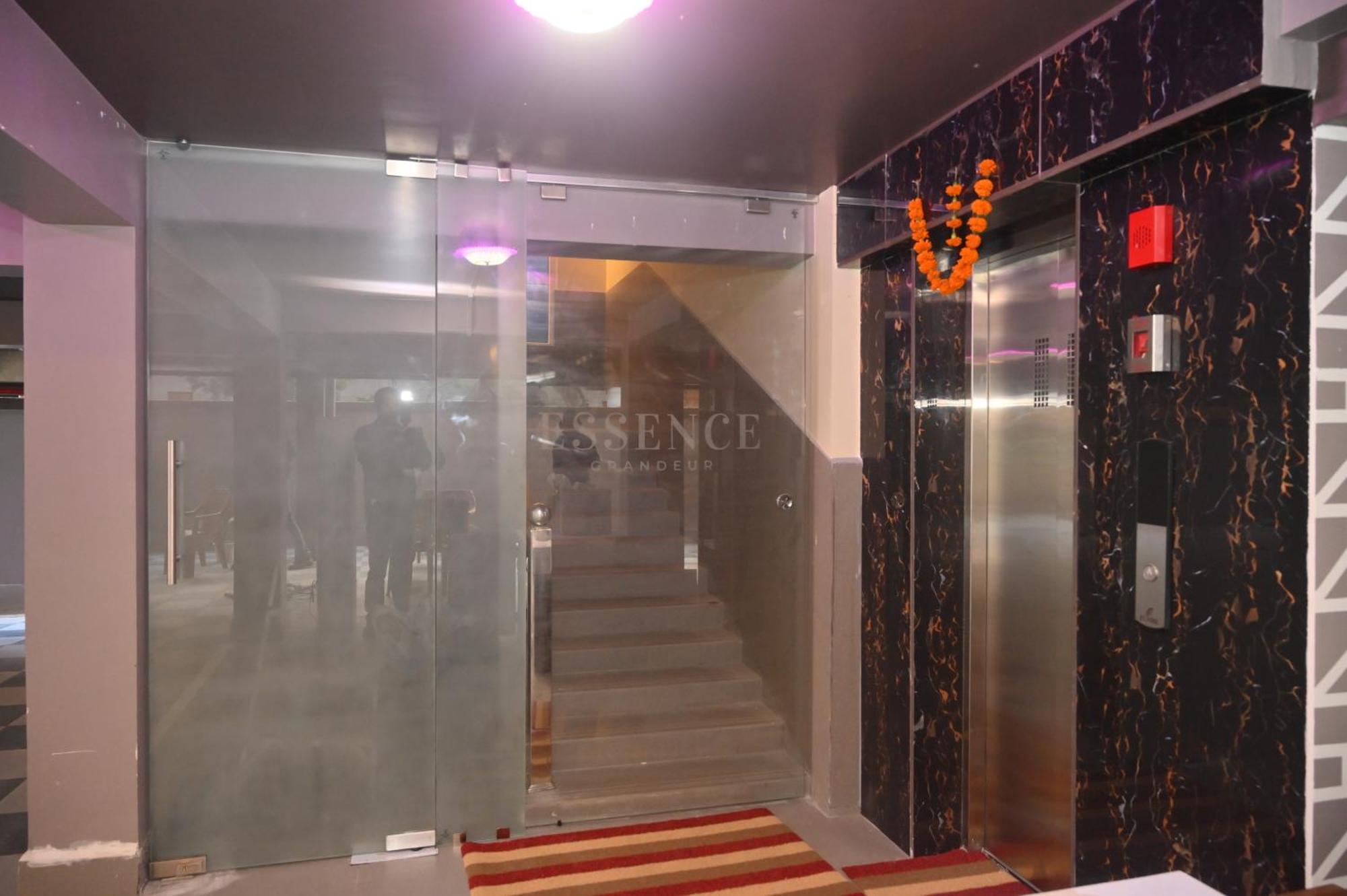 Essence Grandeur Hotel Guwahati Exterior foto