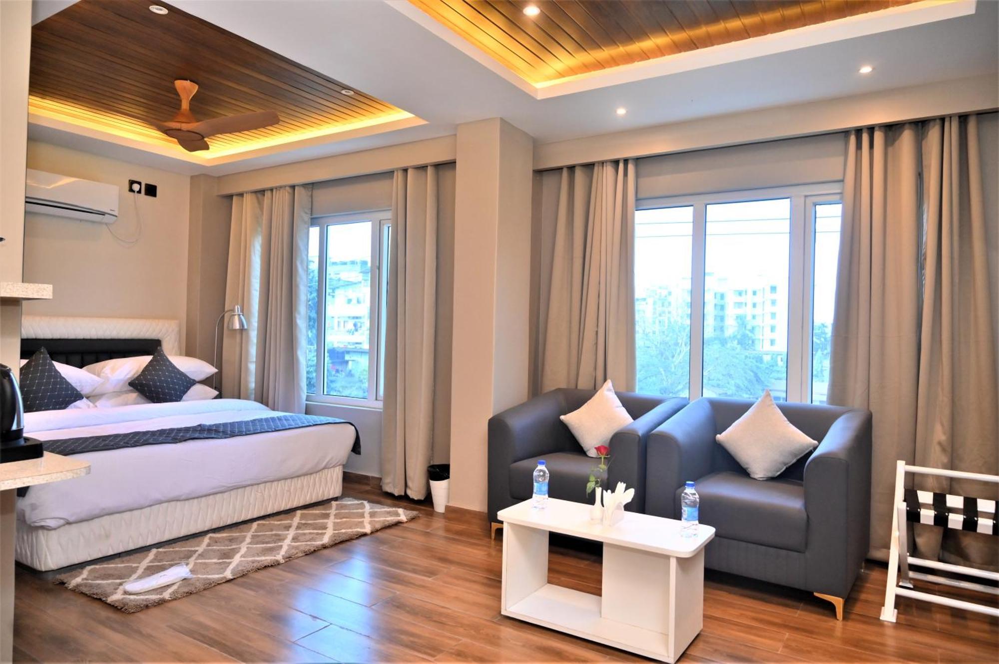 Essence Grandeur Hotel Guwahati Exterior foto