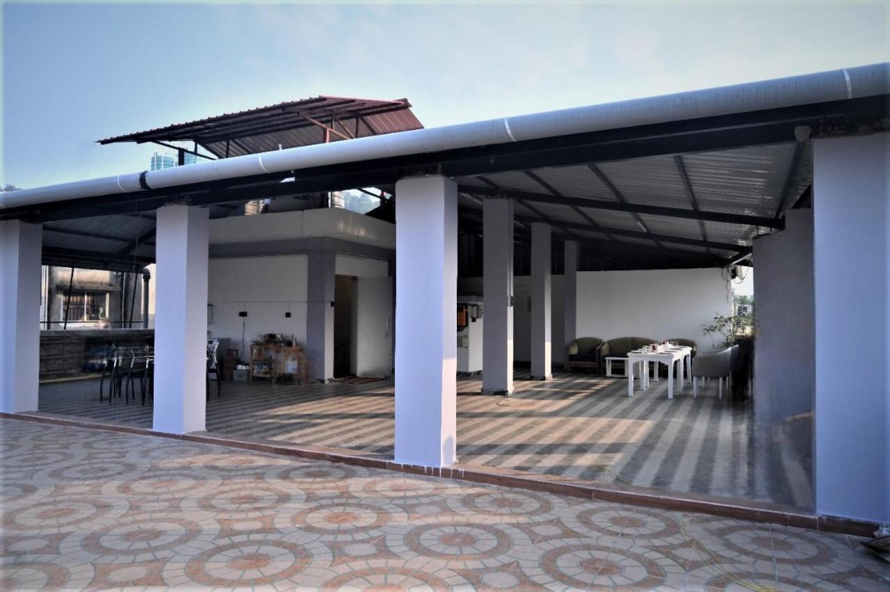 Essence Grandeur Hotel Guwahati Exterior foto