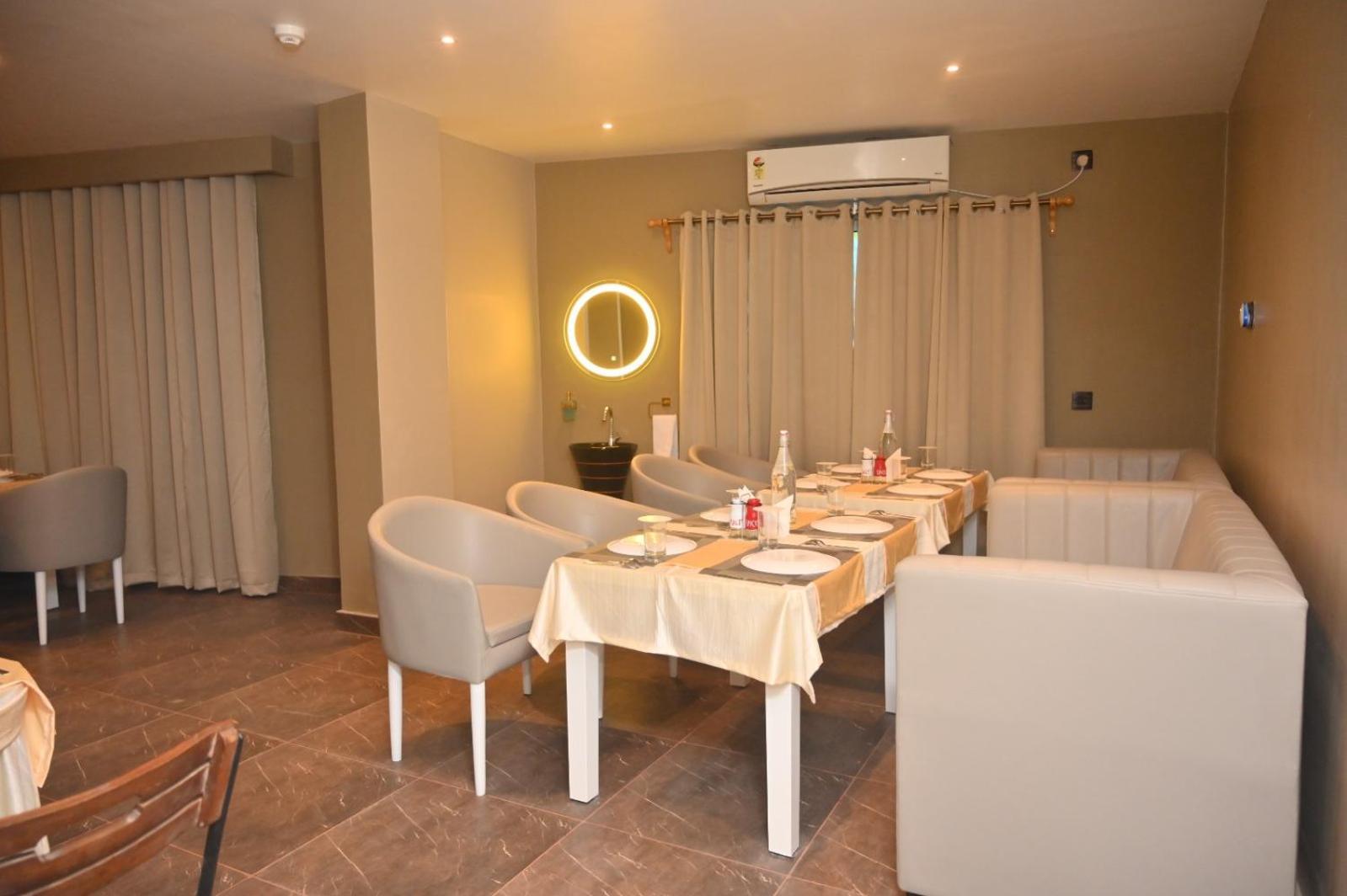 Essence Grandeur Hotel Guwahati Exterior foto