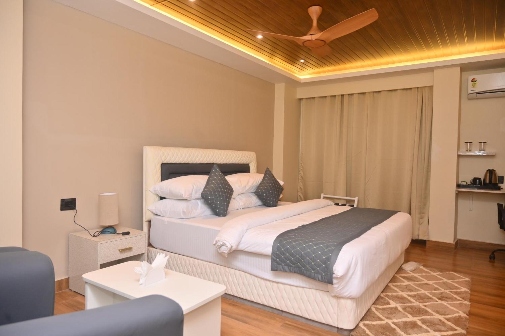 Essence Grandeur Hotel Guwahati Exterior foto