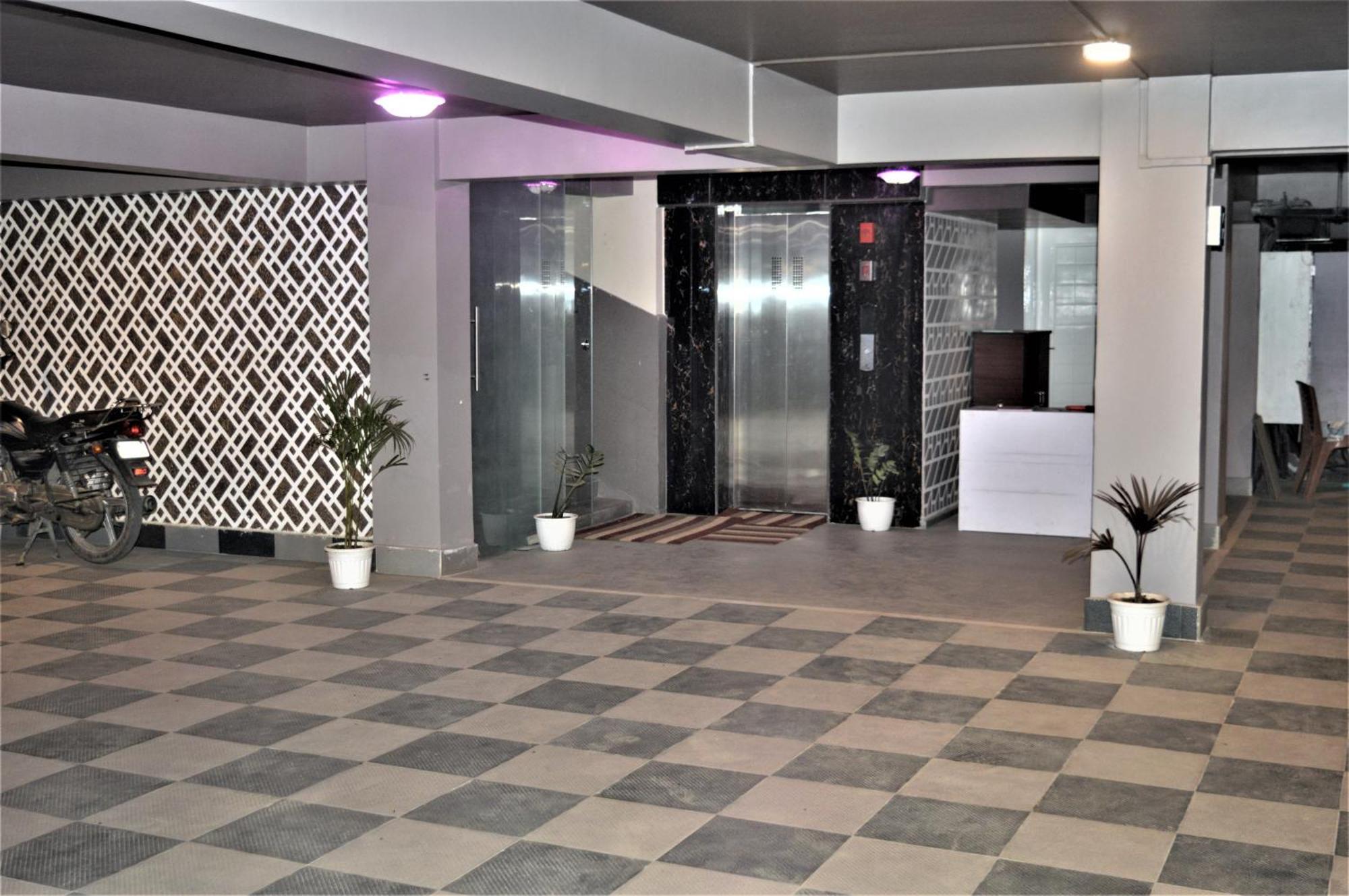 Essence Grandeur Hotel Guwahati Exterior foto