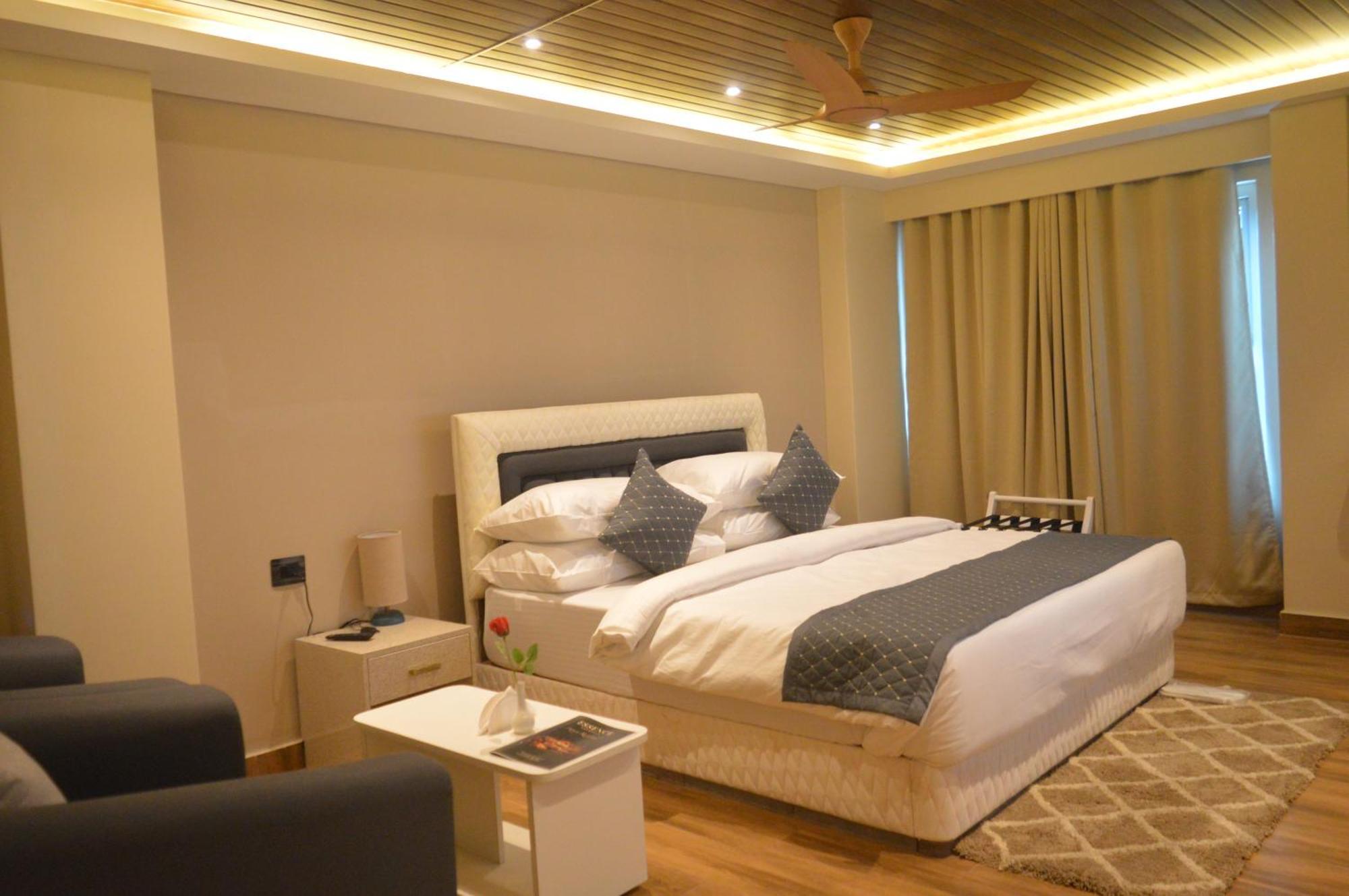 Essence Grandeur Hotel Guwahati Exterior foto